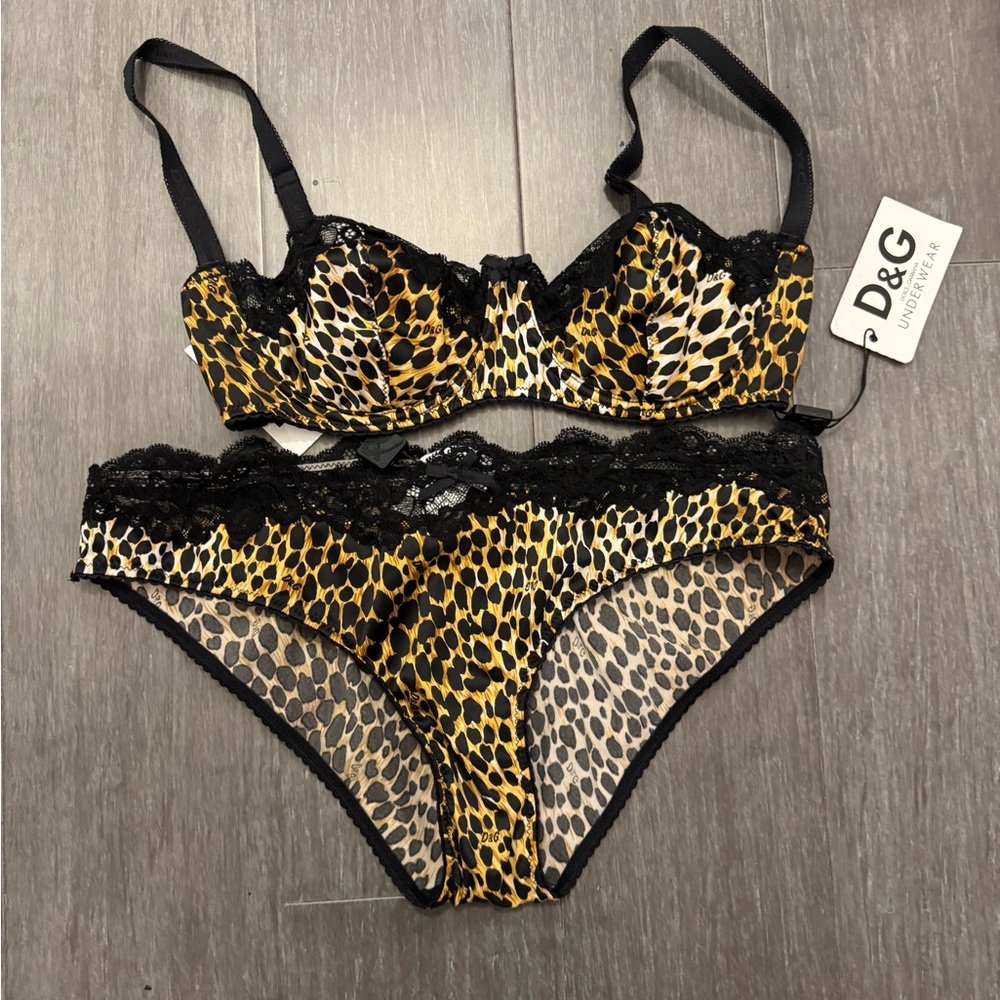 Dolce And Gabbana underwire bra 34 C and panties IT 3/Med NWT in Cheetah print